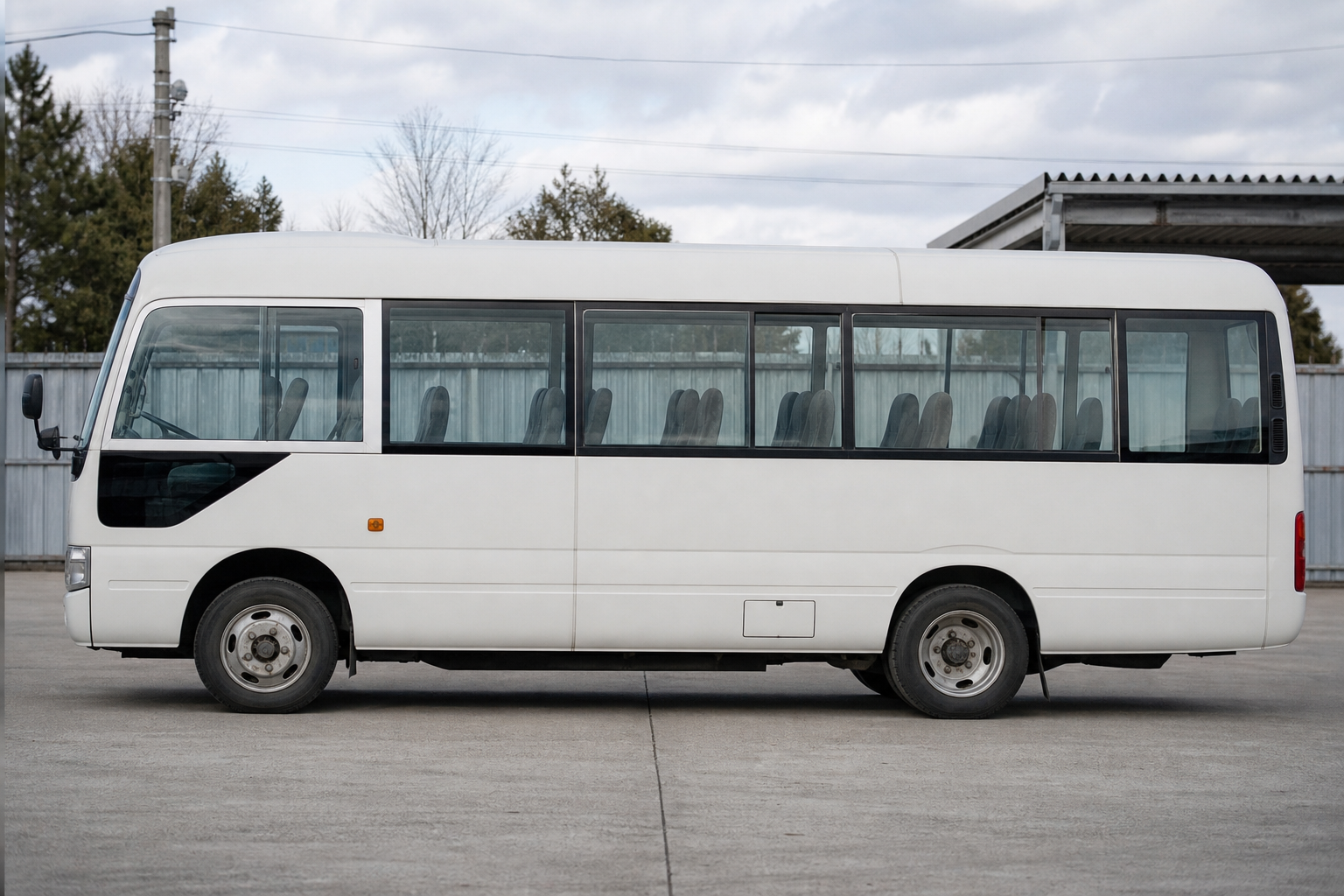 Toyota Coaster — photo 2