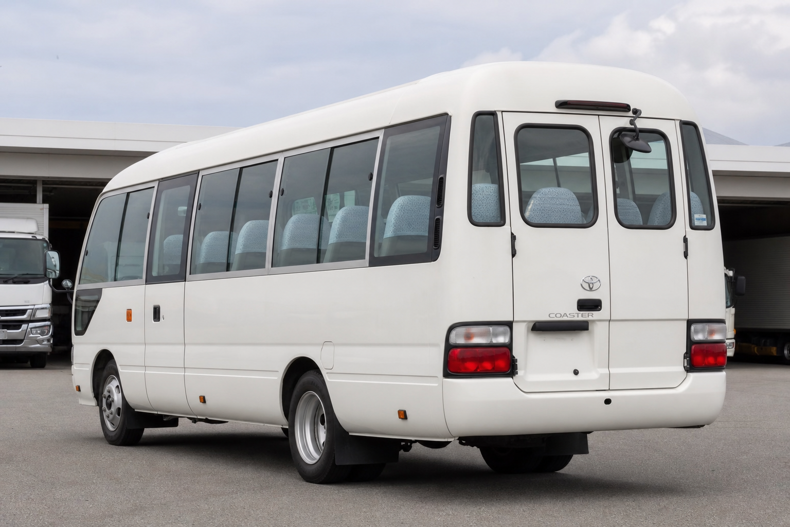 Toyota Coaster — photo 3