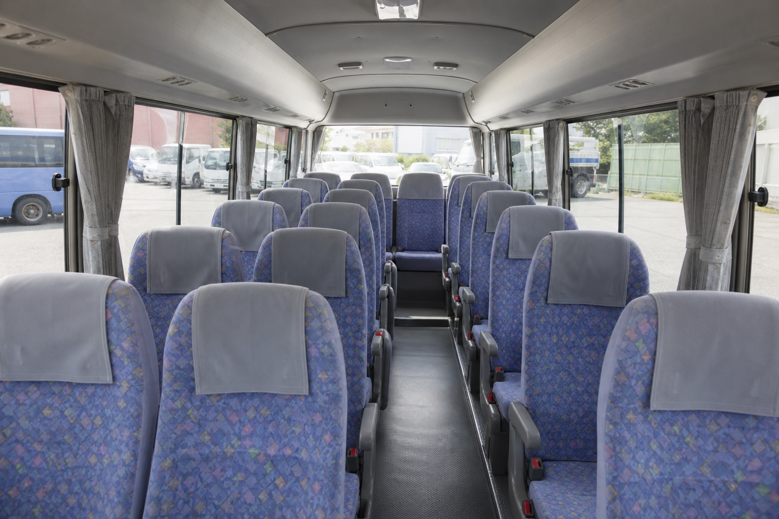 Toyota Coaster — photo 6