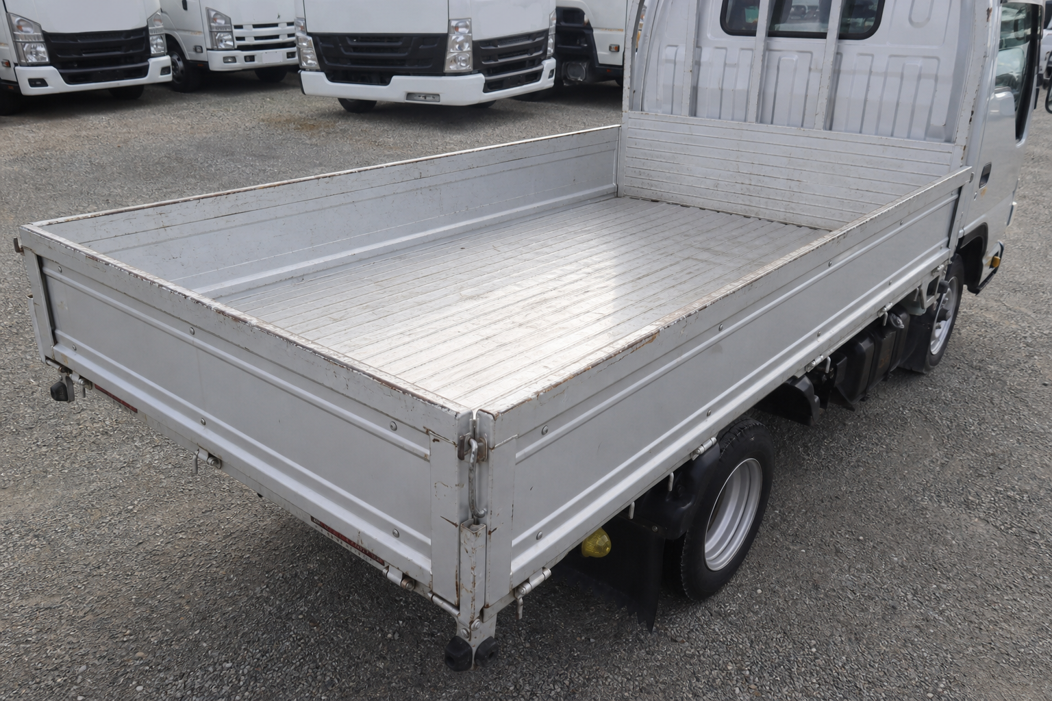 Isuzu Elf — photo 6
