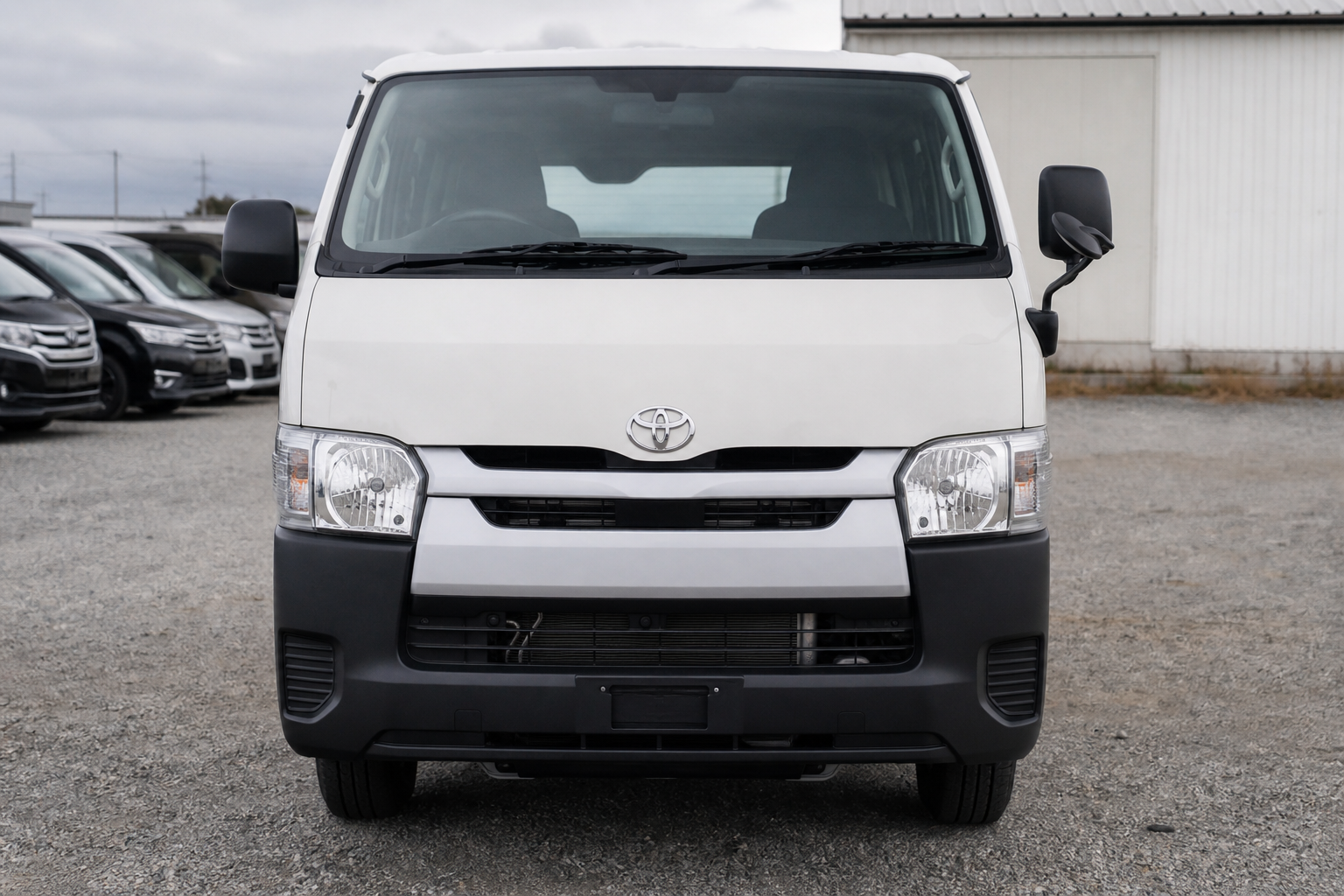 Toyota Hiace — photo 4