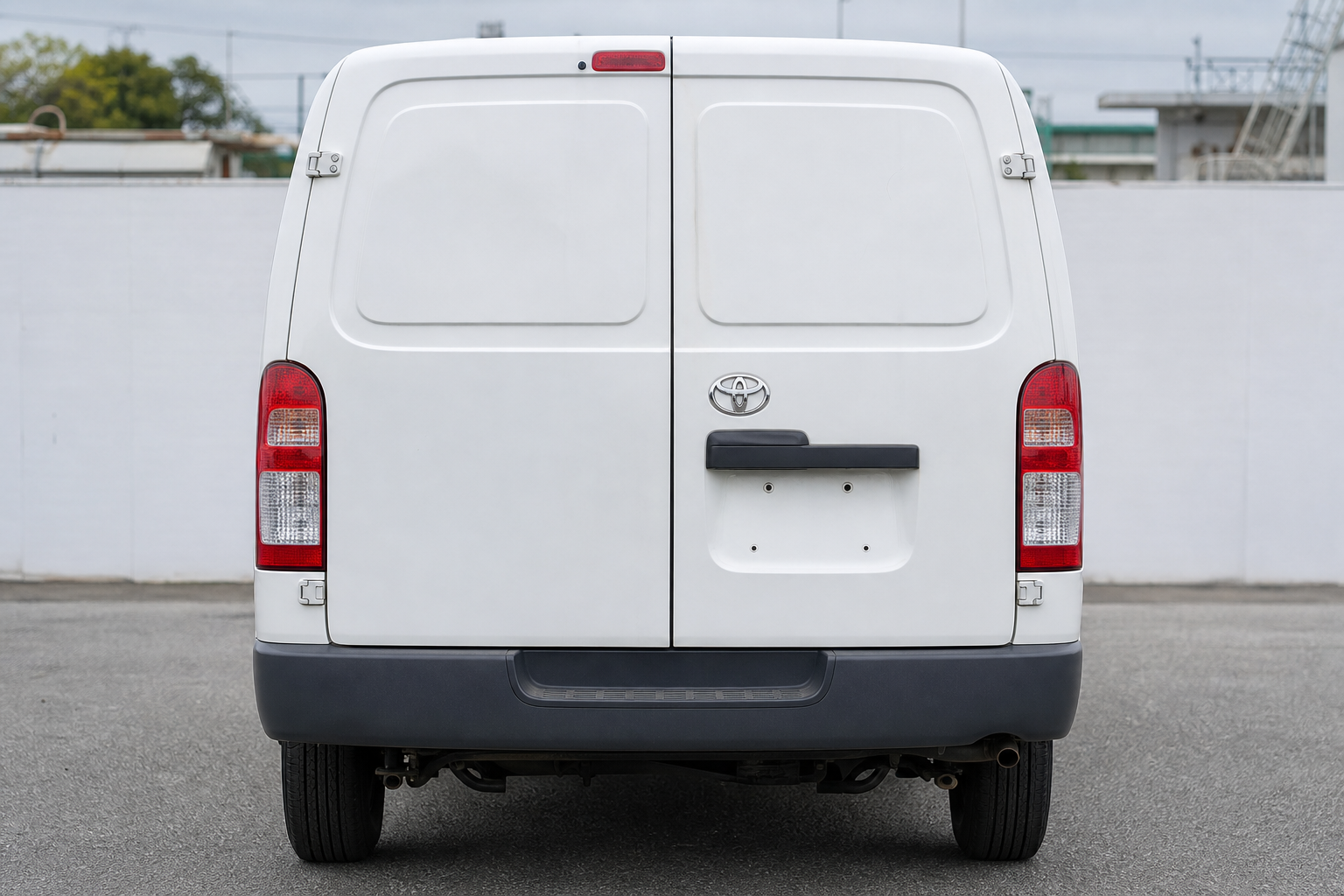 Toyota Hiace — photo 5